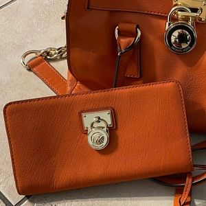 Michael Kors Orange 🍊 Hamilton Traveler Large Zip Leather Wallet